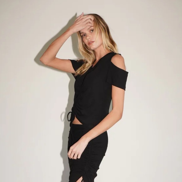 LNA Clothing Brighton Black Stretchy Cold Shoulder Ruched Short Sleeve Top 2X - Picture 4 of 6